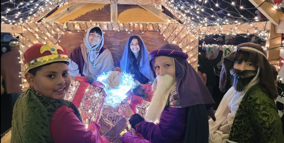 Hanford Catholic School Students on Nativity Float