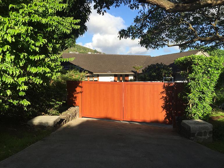 Island Style Gates, Aluminum gates Hawaii, Driveway gate Honolulu, Privacy Gates Oahu, Custom Gates Oahu, Automatic Gates Hawaii, modern aluminum driveway gates