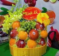 Giỏ quả kèm hoa