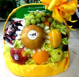 Giỏ hoa quả đẹp, lẵng hoa quả nhập khẩu Ngọc Châu fruits được chủ tịch nước Trần Đại Quang dâng lên Bác