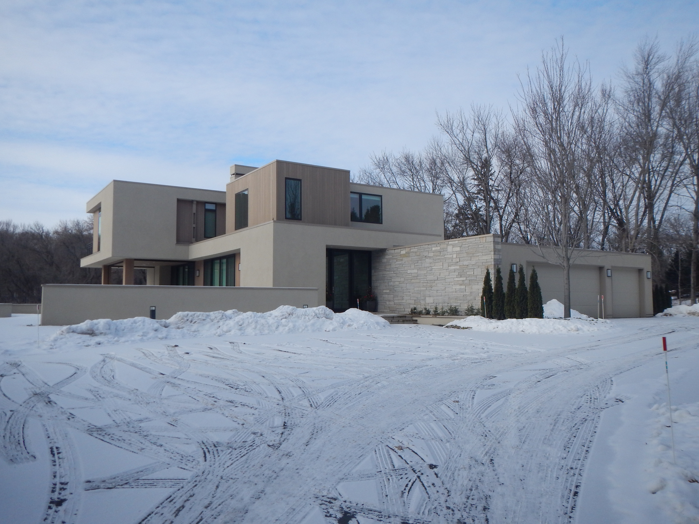 1050 New Modern House - View 2