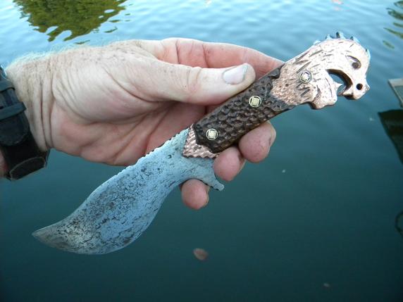 DIY Viking Dragon Head Shipwreck Knife. www.DIYeasycrafts.com