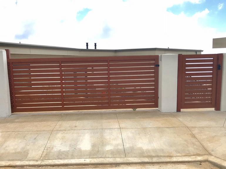 Island Style Gates, Aluminum gates Hawaii, Driveway gate Honolulu, Privacy Gates Oahu, Custom Gates Oahu, Automatic Gates Hawaii, modern aluminum driveway gates