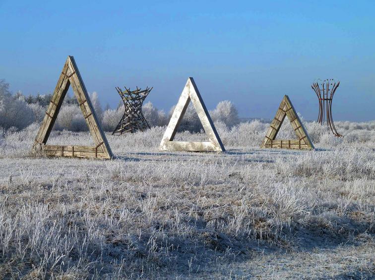 Sculptures on landscape 60Degrees, Boora Convergence and Cycles