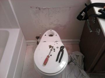 HOW MUCH DOES IT COST TO FIX A LEAKY TOILET? HOW MUCH DO TOILET REPAIRS COST?