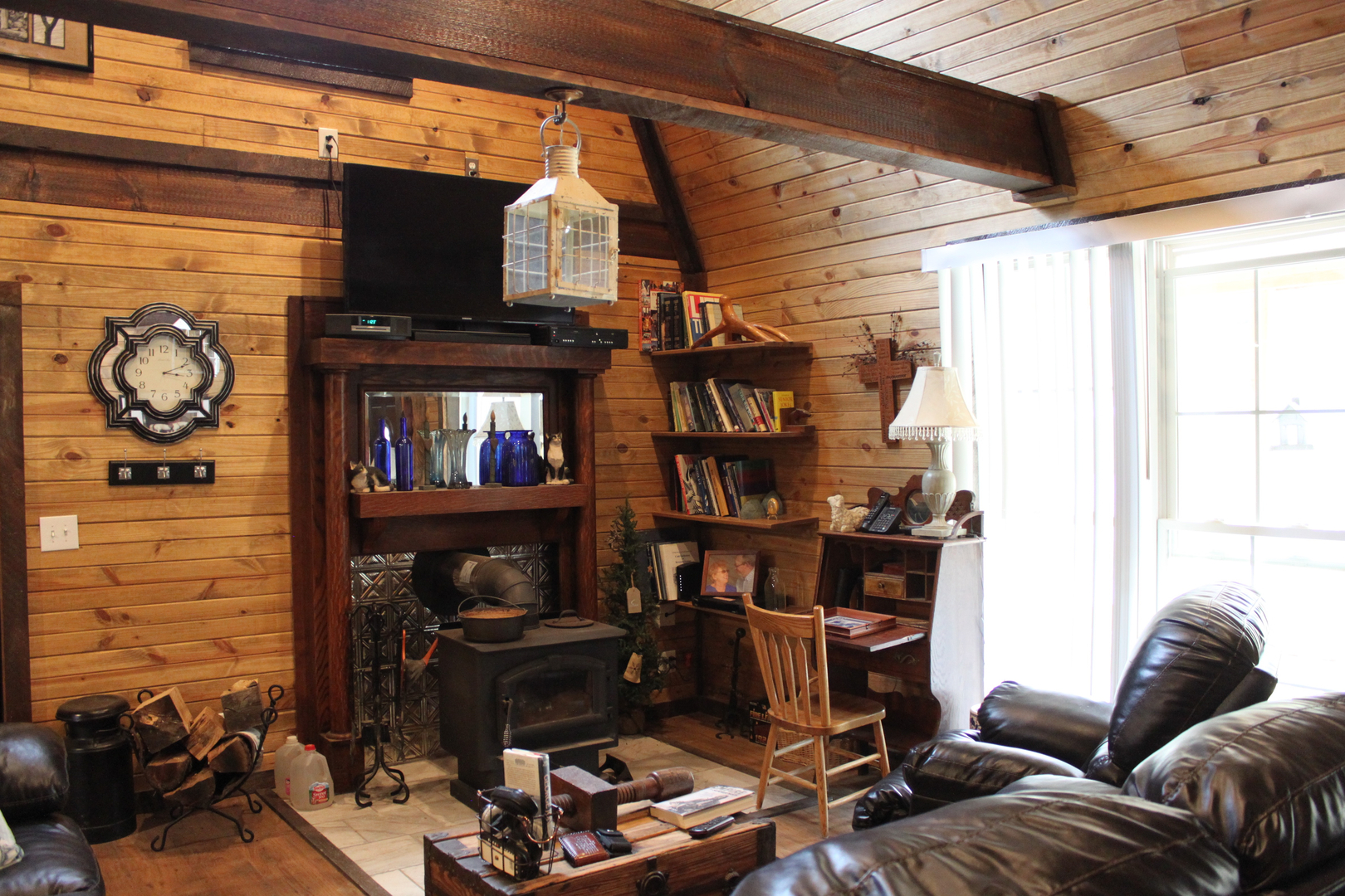 Views Elements Inside Amish-built Wooden Country Stock Photo 9993949 |  Shutterstock, image size:1620x1080