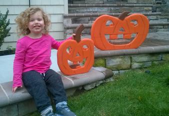 How to make Halloween Wood Pumpkin decorations. Easy step by step instructions. www.DIYeasycrafts.com