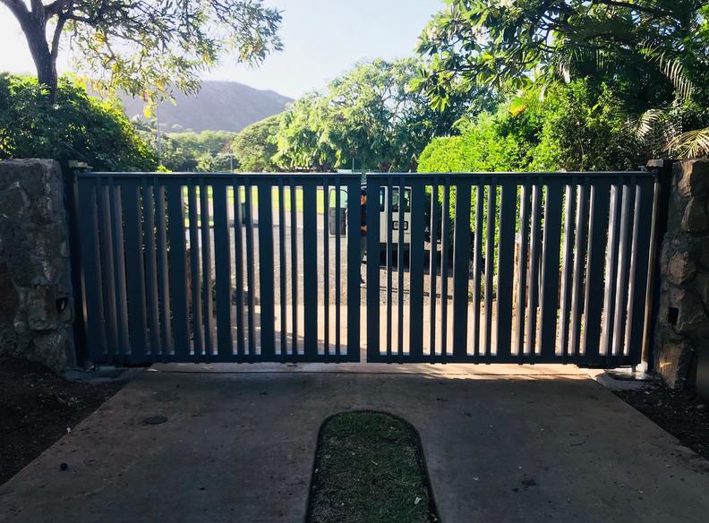 Island Style Gates, Aluminum gates Hawaii, Driveway gate Honolulu, Privacy Gates Oahu, Custom Gates Oahu, Automatic Gates Hawaii