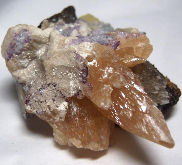fluorescent CALCITE, FLUORITE, SPHALERITE, Cave-In-Rock (Minerva No. 1 Mine), Cave-in-Rock Sub-District, Illinois - Kentucky Fluorspar District, Hardin County, Illinois, USA