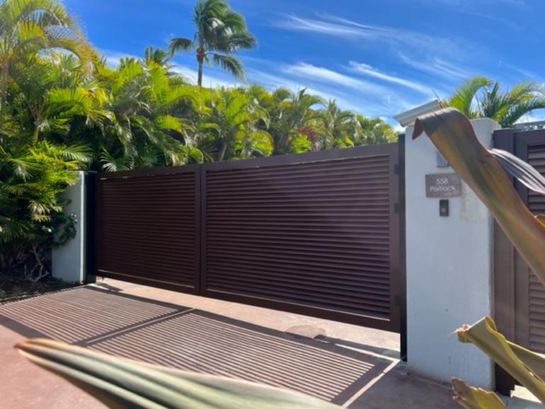 Island Style Gates, Aluminum gates Hawaii, Driveway gate Honolulu, Privacy Gates Oahu, Custom Gates Oahu, Automatic Gates Hawaii, modern aluminum driveway gates