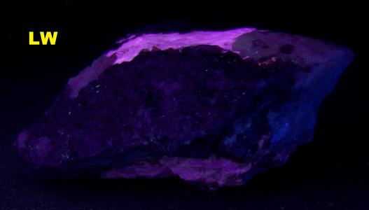 Fluorescent Agrellite & Thorite Kipawa alkaline complex Québec, Canada