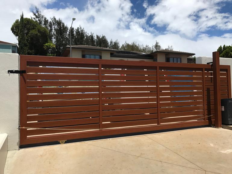 Island Style Gates, Aluminum gates Hawaii, Driveway gate Honolulu, Privacy Gates Oahu, Custom Gates Oahu, Automatic Gates Hawaii, modern aluminum driveway gates