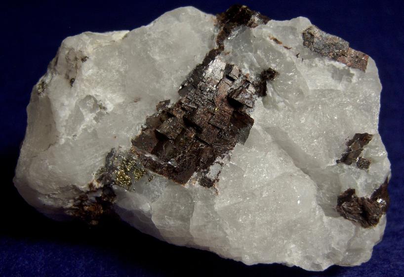 fluorescent CRYOLITE with SIDERITE, Ivigtut Cryolite deposit, Ivittuut (Ivigtut), Arsuk Firth, Arsuk, Sermersooq (Kitaa Province; West Greenland), Greenland, Denmark