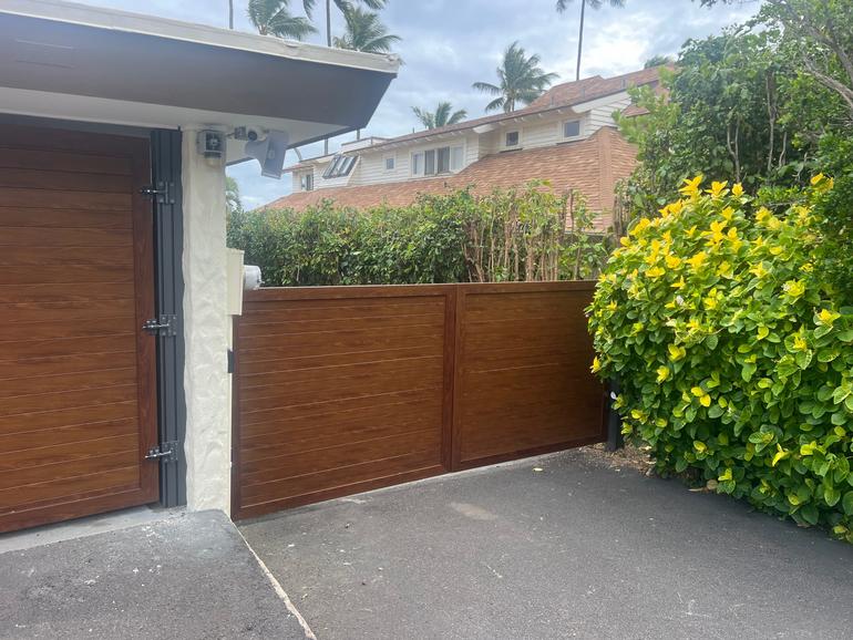 Island Style Gates, Aluminum gates Hawaii, Driveway gate Honolulu, Privacy Gates Oahu, Custom Gates Oahu, Automatic Gates Hawaii, modern aluminum driveway gates