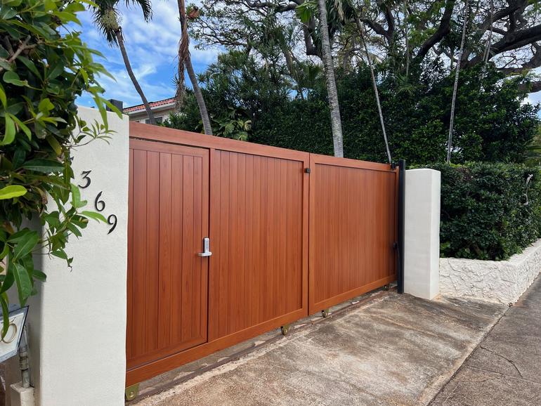 Island Style Gates, Aluminum gates Hawaii, Driveway gate Honolulu, Privacy Gates Oahu, Custom Gates Oahu, Automatic Gates Hawaii, modern aluminum driveway gates