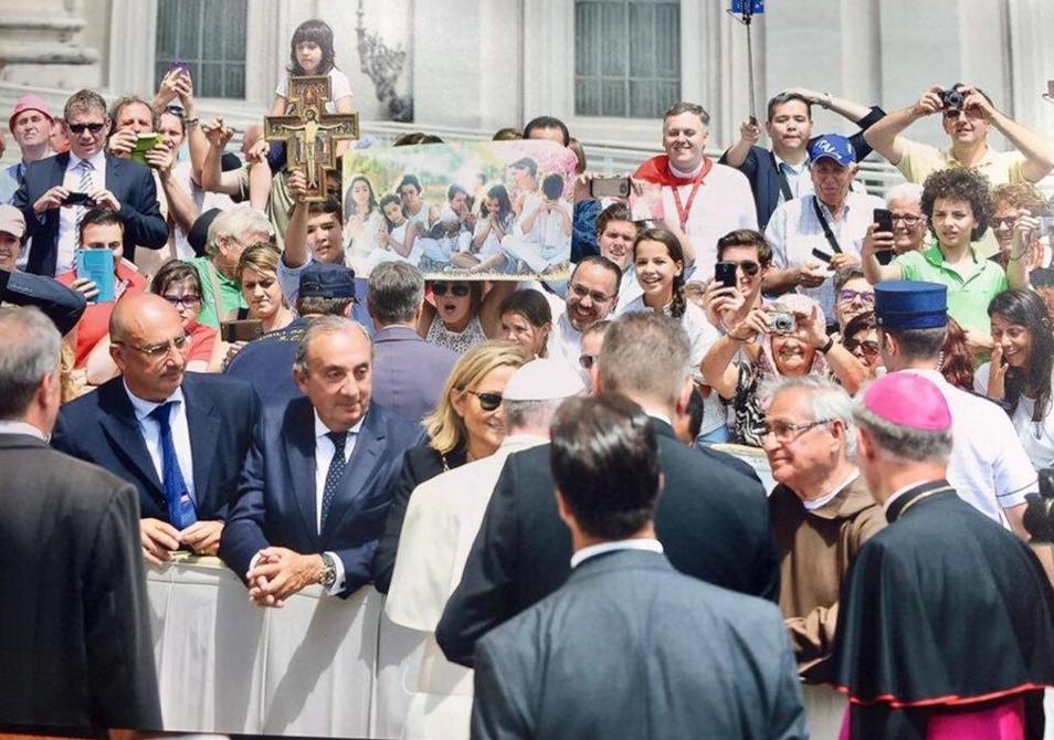 FELIPE GOMEZ Y FAMILIA EN ROMA CON EL PAPA FRANCISCO 2016