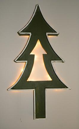 How to make a wall hanging Christmas Tree decoration. www.DIYeasycrafts.com