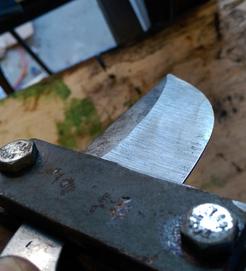 How to make an easy jig for perfect knife making bevel plunge cuts. www.DIYeasycrafts.com