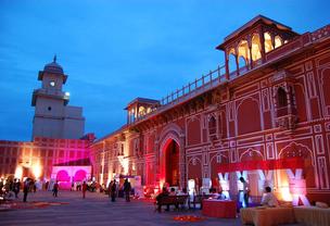 Hire Tempo Traveller Delhi to Jaipur, One day Jaipur Tour by AC Tempo Traveller, Rent a Tempo Traveller Delhi to Jaipur Rajasthan, Book Luxury Tempo Traveller Delhi to Jaipur Pinkcity Chokhi dhani Jaipur, Hire Minibus Delhi to Jaipur