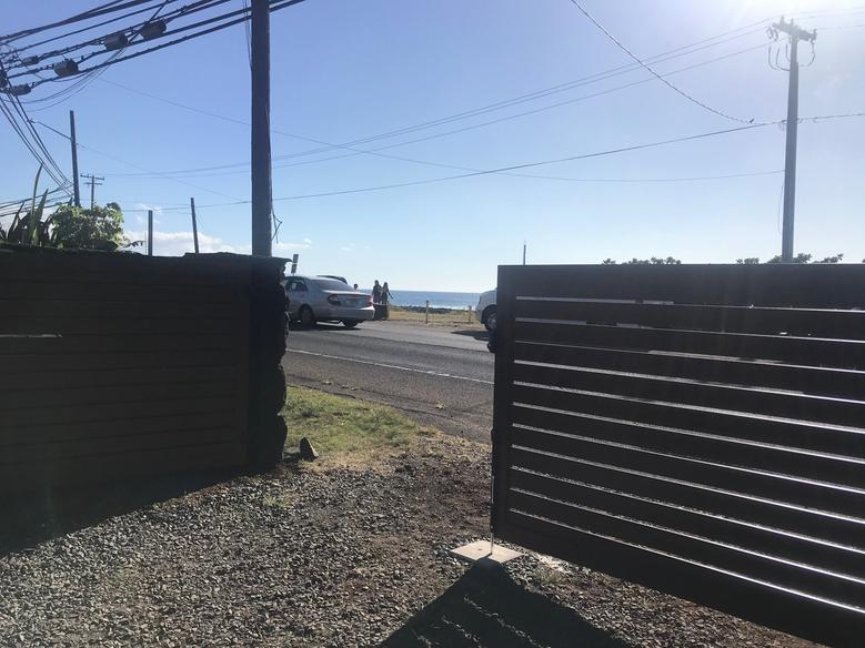 Island Style Gates, Aluminum gates Hawaii, Driveway gate Honolulu, Privacy Gates Oahu, Custom Gates Oahu, Automatic Gates Hawaii, modern aluminum driveway gates