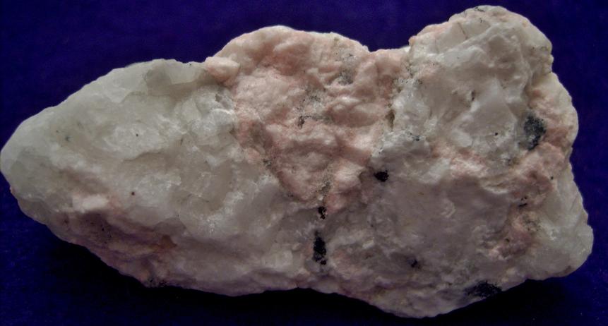 fluorescent Tugtupite, Aegirine Acmite,Tasseq Slopes (Taseq Slopes), Tasseq area, Ilimaussaq complex, Narsaq, Kujalleq, Kitaa Province, West Greenland, Greenland, Denmark