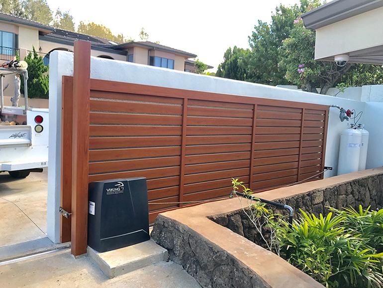 Island Style Gates, Aluminum gates Hawaii, Driveway gate Honolulu, Privacy Gates Oahu, Custom Gates Oahu, Automatic Gates Hawaii, modern aluminum driveway gates