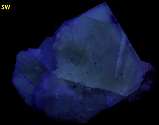 fluorescent FLUORITE, CALCITE, CHALCOPYRITE, Minerva No. 1 Mine (Ozark-Mahoning No. 1 Mine), Ozark-Mahoning group, Cave-in-Rock Sub-District, Illinois - Kentucky Fluorspar District, Hardin County, Illinois, USA