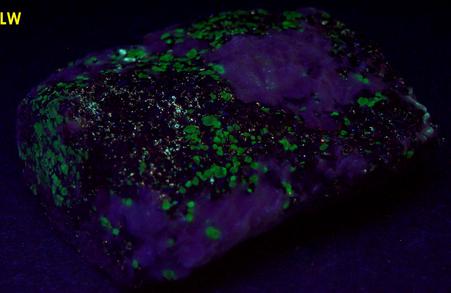 FRANKLINITE, fluorescent ZINCITE, SPHALERITE, WILLEMITE, HYDROZINCITE, CALCITE - Sterling Mine, Sterling Hill, Ogdensburg, Franklin Mining District, Sussex County, New Jersey, USA – type locality