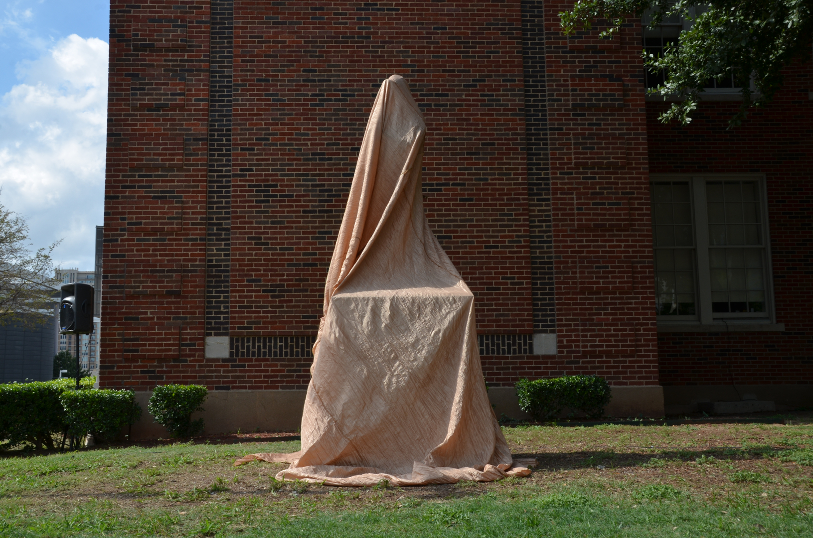 Hometown legend Ernie Banks immortalized at Booker T. Washington