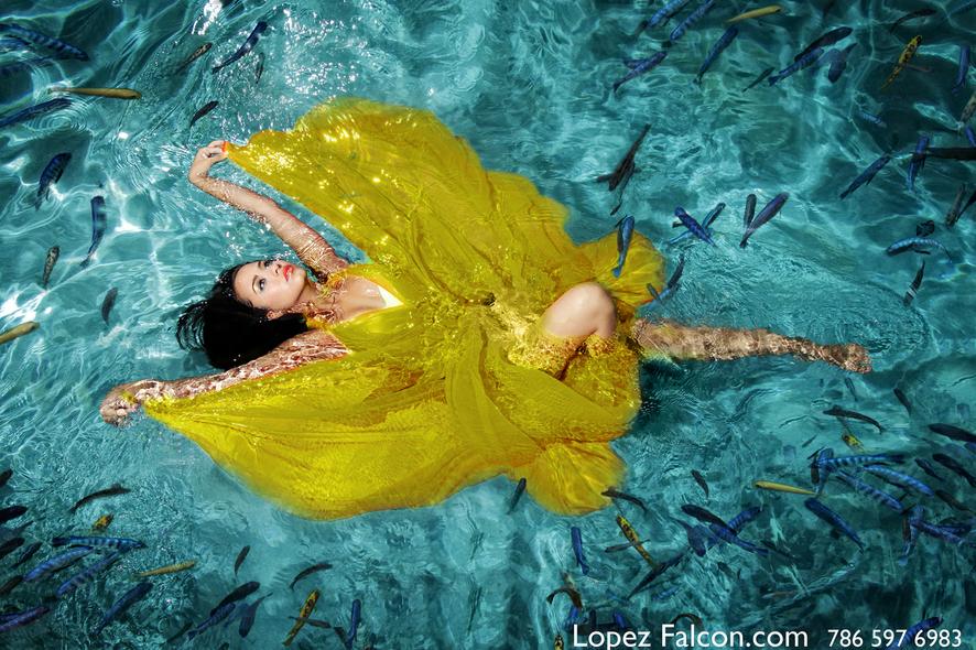 QUINCEANERA UNDERWATER quinces photography miami quinces photo shoot sweet 15 anos underwater photographer Miami