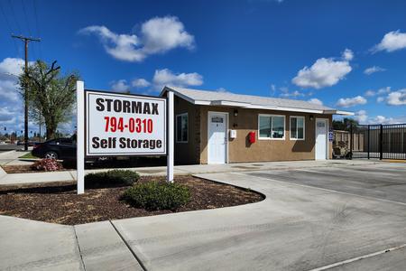 Office StorMax Self Storage in Hanford, CA