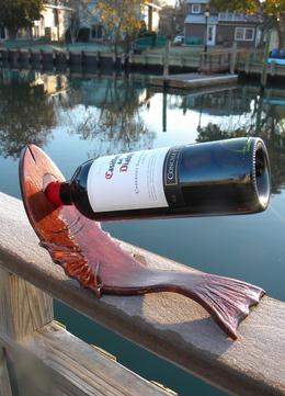 Easy DIY Nautical themed craft projects. Fish shaped nautical wine bottle stand. www.DIYeasycrafts.com
