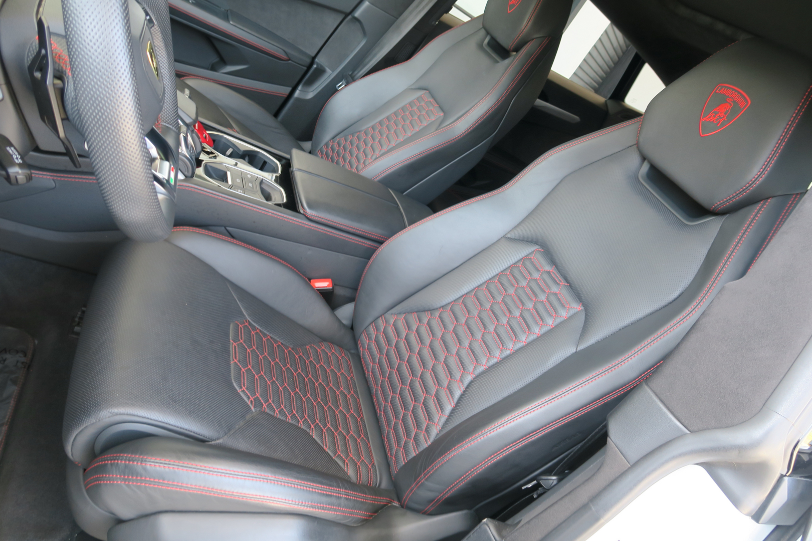 2020 Lamborghini Urus Base's photo