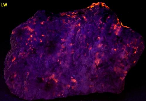 fluorescent Sodalite Aegirine Acmite - Poudrette quarry (Demix quarry; Uni-Mix quarry; Desourdy quarry; Carrière Mont Saint-Hilaire; MSH), Mont Saint-Hilaire, La Vallée-du-Richelieu RCM, Montérégie, Québec, Canada