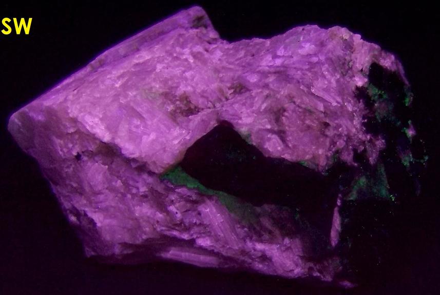 Pink SW LW fluorescing Agrellite, Eudialyte, Britholite-(Ce) crystals,Amphibole, Kipawa alkaline complex, Les Lacs-du-Temiscamingue, Temiscamingue RCM, Abitibi-Temiscamingue, Quebec, Canada