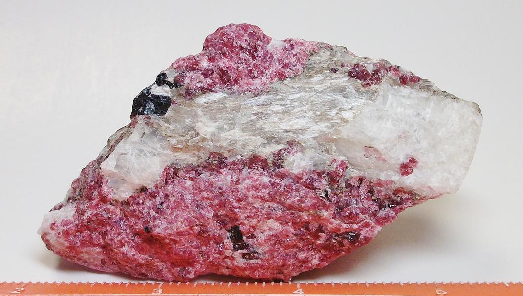 Fluorescent Agrellite & Thorite Kipawa alkaline complex Québec, Canada