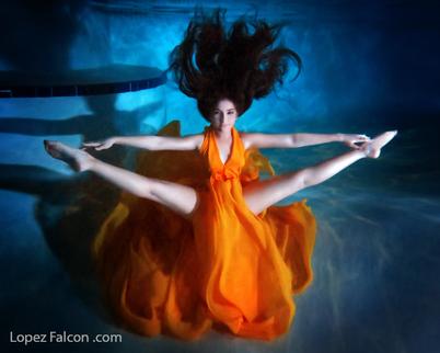 QUINCEANERA UNDERWATER VIDEO CLIP