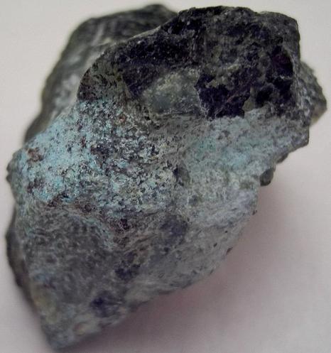 Mcguinnessite, Tremolite, serpentine, Hunting Hill quarry (Rockville Crushed Stone Quarry; Travilah Quarry; Rockville Quarry; Bardon Stone Quarry; Aggregate Industries Quarry), Rockville, Montgomery County, Maryland, USA