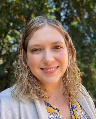 Portrait Photo of Holly Pomme