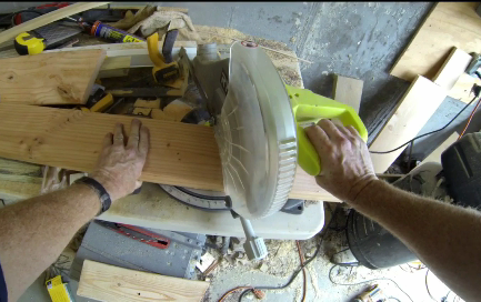 How to make a DIY convertible picnic table that folds into bench seats. www.DIYeasycrafts.com