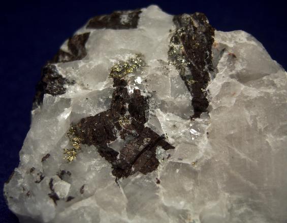 fluorescent CRYOLITE with SIDERITE, Ivigtut Cryolite deposit, Ivittuut (Ivigtut), Arsuk Firth, Arsuk, Sermersooq (Kitaa Province; West Greenland), Greenland, Denmark