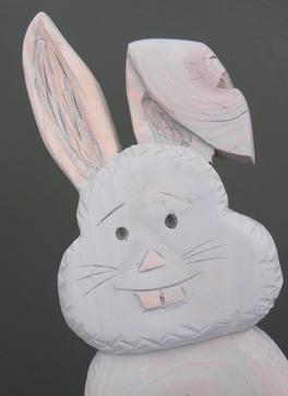 How to make this carved wood Easter Bunny. Designed to be self standing or hung on a wall. FREE step by step instructions. www.DIYeasycrafts.com