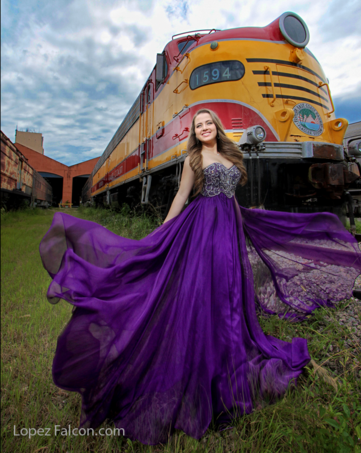 QUINCES TRAIN STATION MIAMI QUINCEANERA QUINCES PHOTOGRAPHY