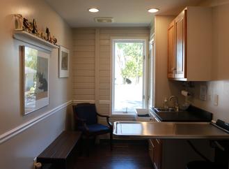 Main treatment area of Cincinnati Hills Animal Clinic Montgomery Road location