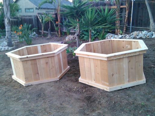 Custom gardens, custom hexigon planters, flower planters, planter beds, flower containers, planters, planter boxes, decorative planters, planter designs, cedar planters, cedar container gardens