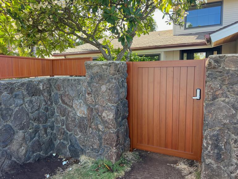 Island Style Gates, Aluminum gates Hawaii, Driveway gate Honolulu, Privacy Gates Oahu, Custom Gates Oahu, Automatic Gates Hawaii, modern aluminum driveway gates