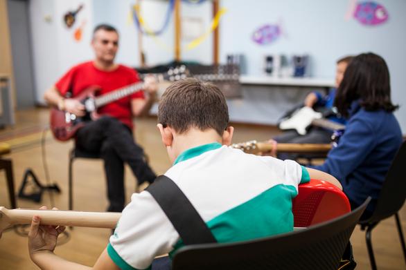 Group Guitar Class, guitar class for kids, group lessons, homeschool music, Chester Springs, Downingtown, Glenmoore, Pottstown, Coatesville, Malvern, Elverson