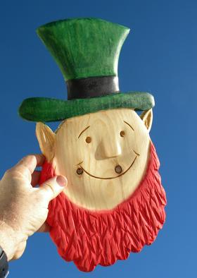 How to easily make a carved wood Leprechaun St. Patricks Day decoration. FREE step by step instructions. www.DIYeasycrafts.com