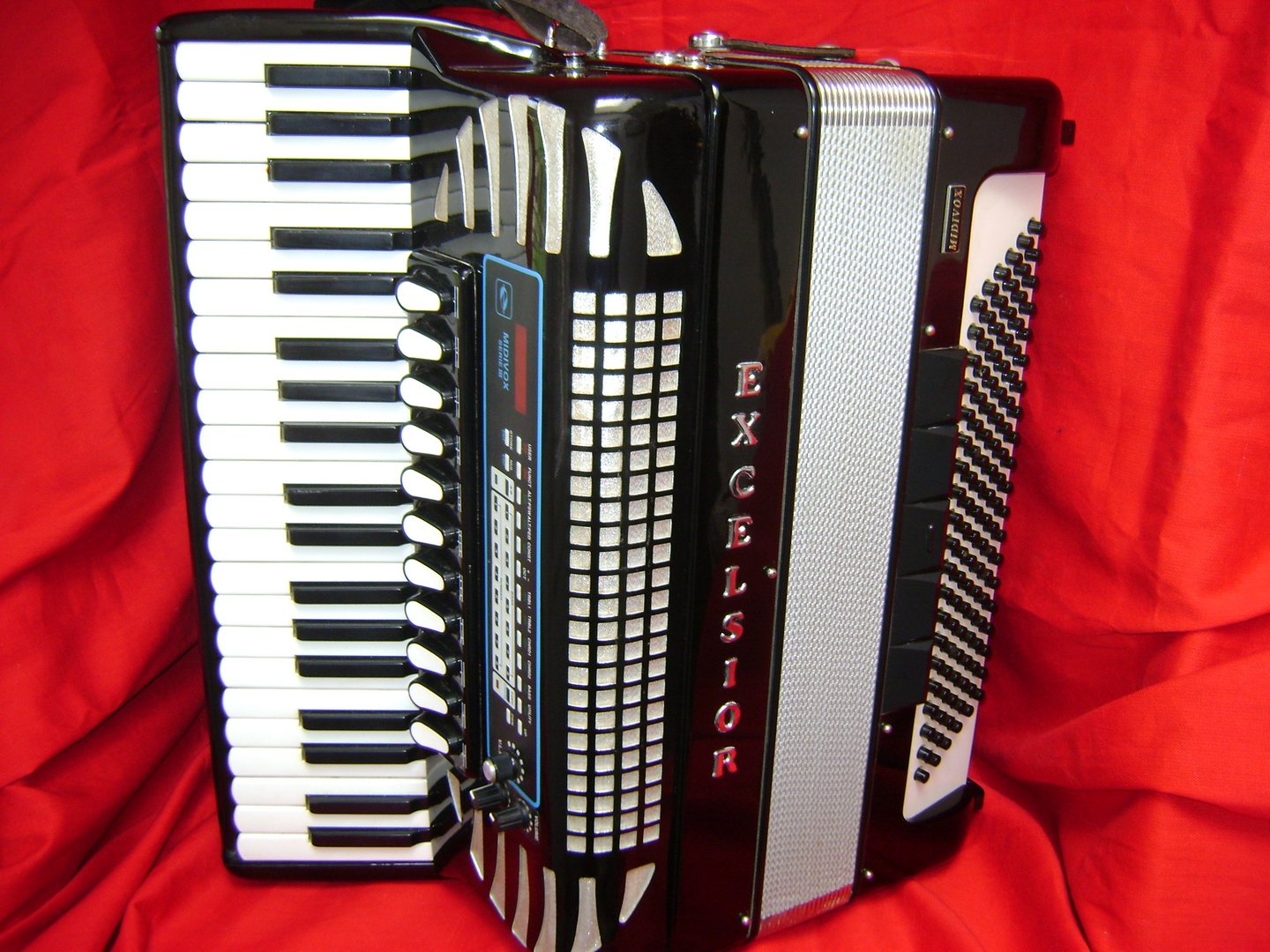 www.fairdealaccordions.com