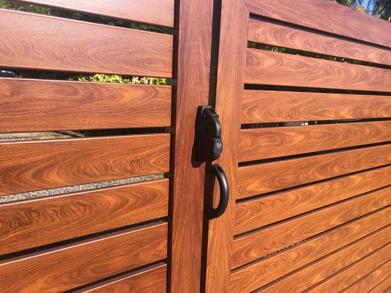 Island Style Gates, Aluminum gates Hawaii, Driveway gate Honolulu, Privacy Gates Oahu, Custom Gates Oahu, Automatic Gates Hawaii, modern aluminum driveway gates